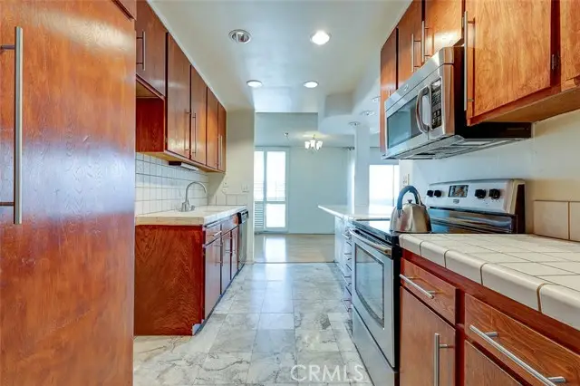 5454 Zelzah Avenue #215, Encino, CA 91316 - Image #3