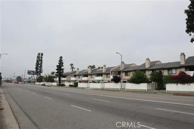 8341 De Soto Avenue #10, Canoga Park, CA 91304 - Image #3