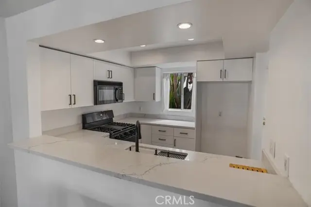 11230 Peach Grove Street #206, North Hollywood, CA 91601 - Image #2