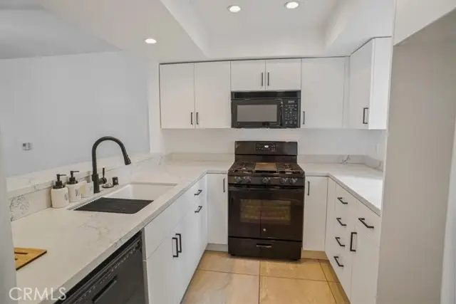 11230 Peach Grove Street #206, North Hollywood, CA 91601 - Image #3