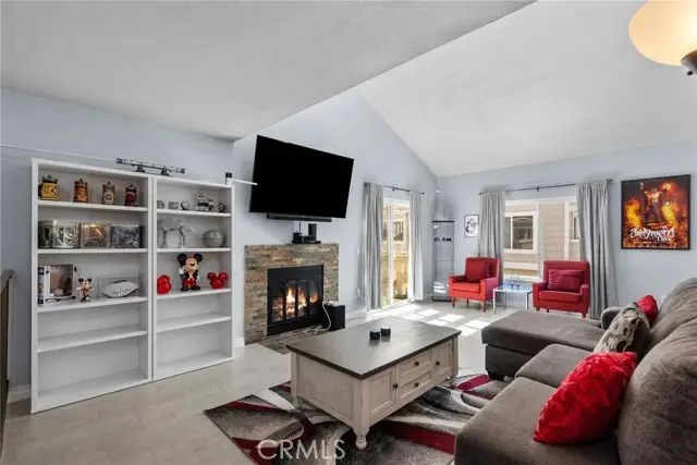 31321 The Old Road #G, Castaic, CA 91384 - Image #3