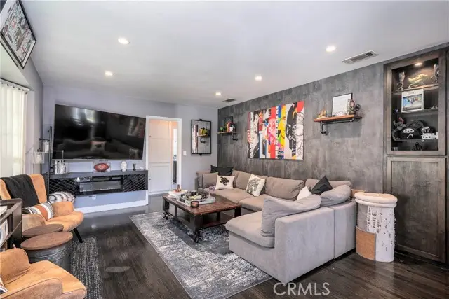 6640 De Celis, Van Nuys, CA 91406 - Image #2