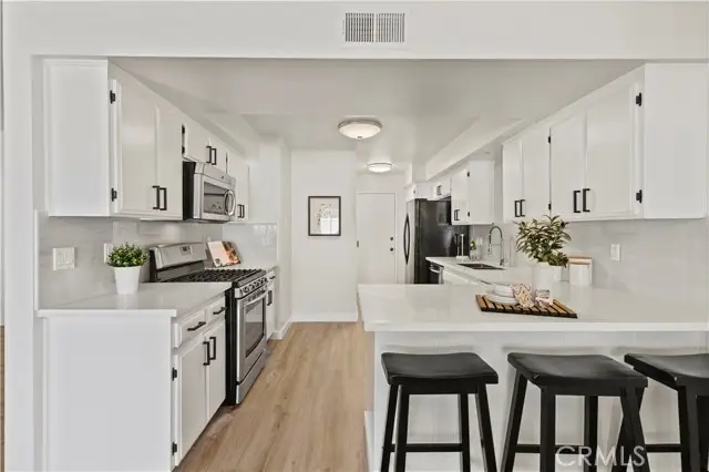 25273 Avenida Dorena, Santa Clarita, CA 91321 - Image #3