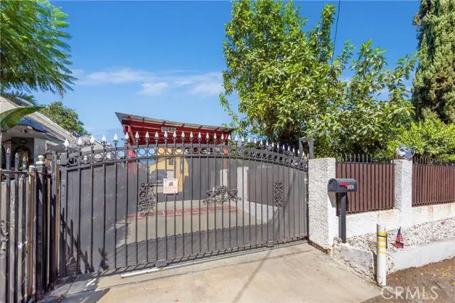 5245 Strohm Avenue, North Hollywood, CA 91601 - Image #2