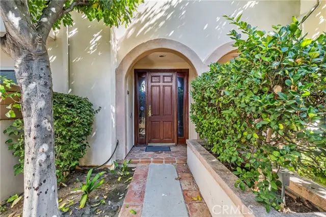 5715 Etiwanda Avenue #4, Tarzana, CA 91356 - Image #2