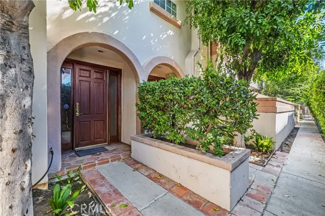 5715 Etiwanda Avenue #4, Tarzana, CA 91356 - Image #3