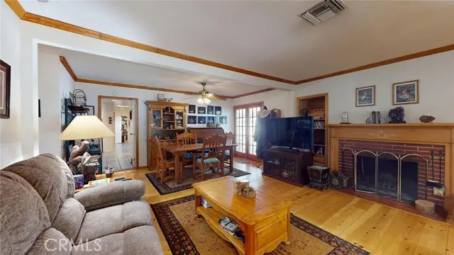 22542 Burbank Boulevard, Woodland Hills, CA 91367 - Image #3