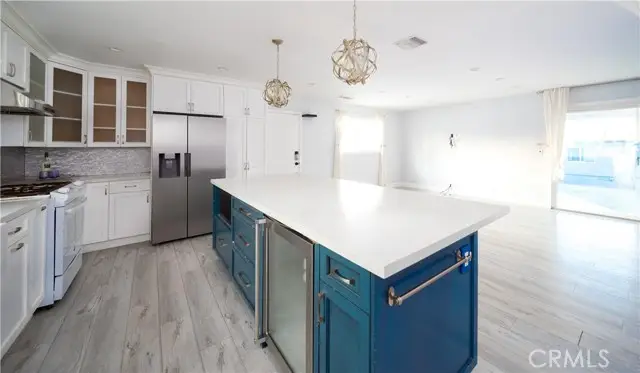 22149 Victory Boulevard, Canoga Park, CA 91303 - Image #2