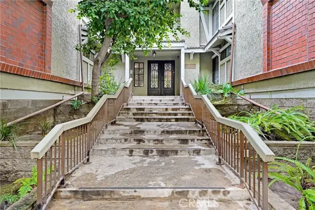 18324 Clark #119, Tarzana, CA 91356 - Image #2