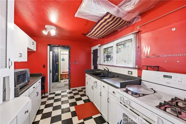 24039 Eagle Mountain Street, Canoga Park, CA 91304 - Image #2