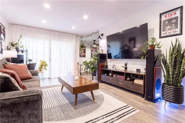 18307 Burbank, Tarzana (los Angeles), CA 91356