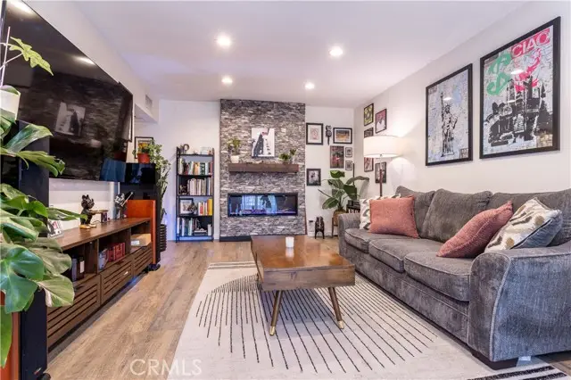 18307 Burbank, Tarzana, CA 91356 - Image #2