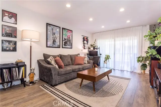 18307 Burbank, Tarzana, CA 91356 - Image #3