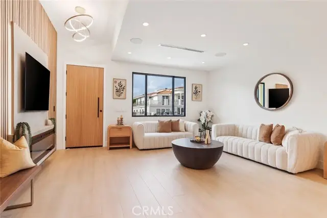 8006 Lloyd Avenue, San Fernando Valley, CA 91605 - Image #1