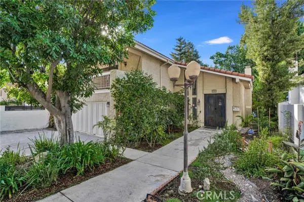 6221 Mammoth Avenue, Los Angeles, CA 91401