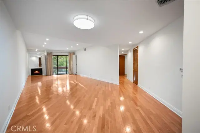 750 S Bundy #108, Los Angeles, CA 90049 - Image #2