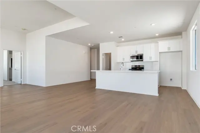 1577 E Houlguin Street, Lancaster, CA 93535 - #2