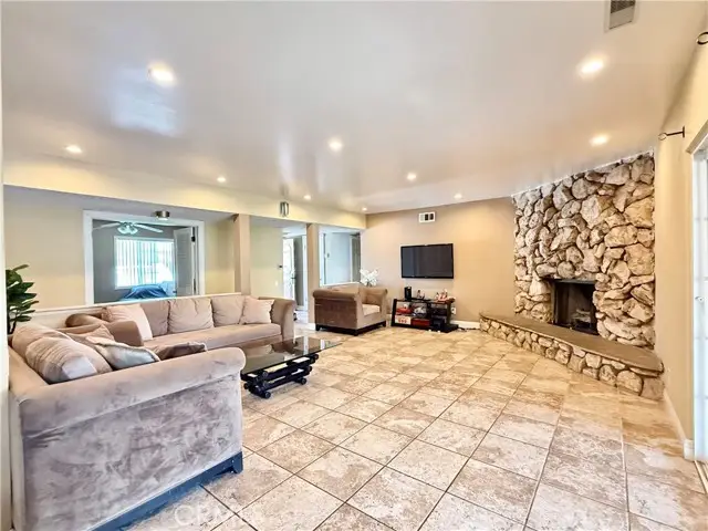 7777 Greenbush Avenue, Panorama City, CA 91402 - Image #2