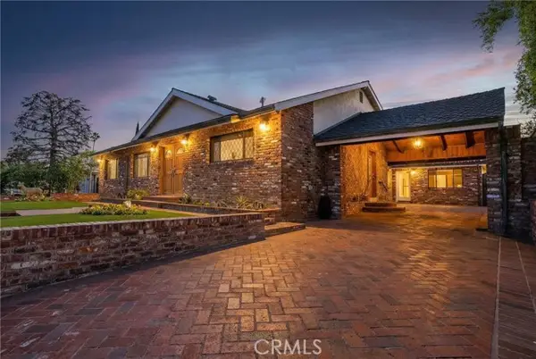 10835 Petit Avenue, Granada Hills (los Angeles), CA 91344