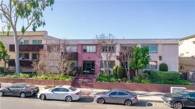 5403 Newcastle Avenue #12, Encino, CA 91316 - Image #2