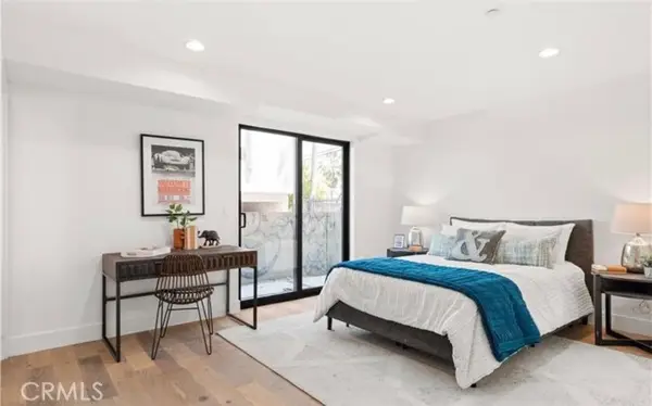 6511 N Contour Lane, North Hollywood (los Angeles), CA 91606