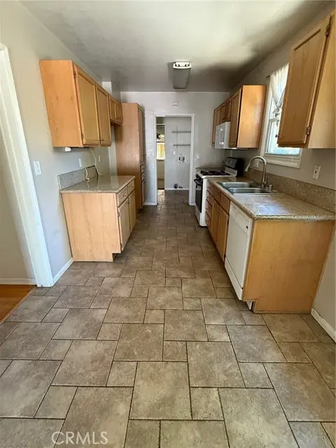 19465 Friar, Reseda, CA 91335 - Image #2