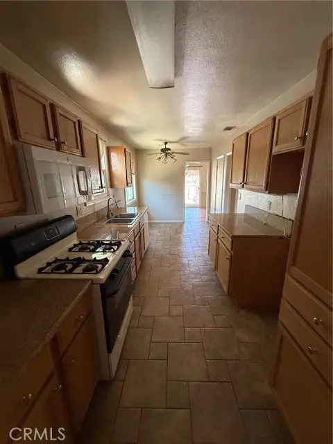 19465 Friar, Reseda, CA 91335 - Image #3