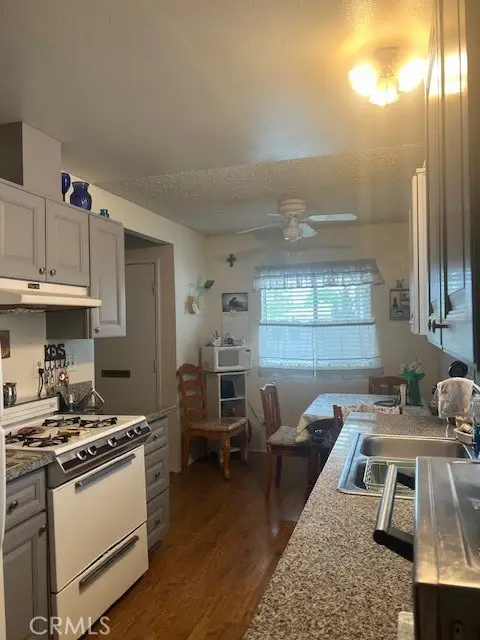 2140 San Bernardo Avenue, Hemet, CA 92545 - Image #3