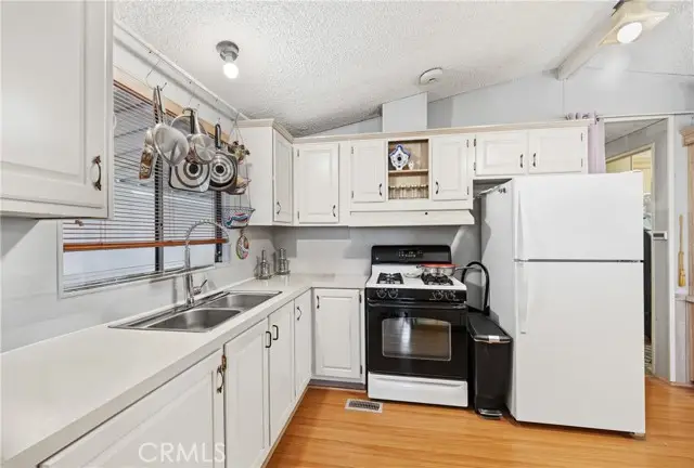 575 S Lyon #110, Hemet, CA 92543 - #3