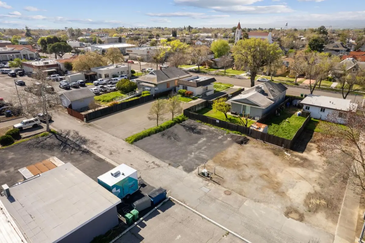 422 J Street, Los Banos, CA 93635 - Image #1