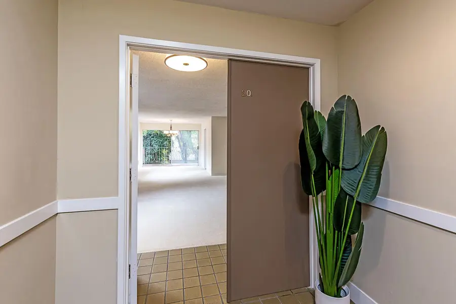 1121 Douglas Avenue #201, Burlingame, CA 94010 - Image #2