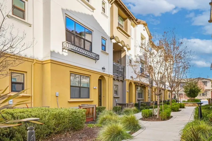 390 Camarillo Terrace, Sunnyvale, CA 94085 - Image #3