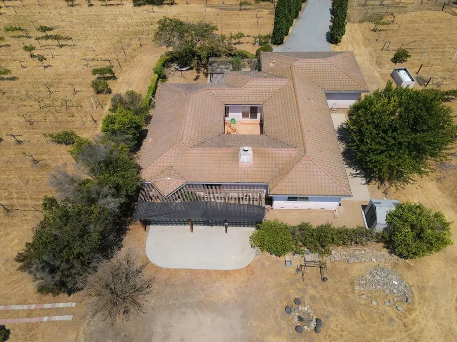 6460 Cabernet Drive, Hollister, CA 95023 - Image #2