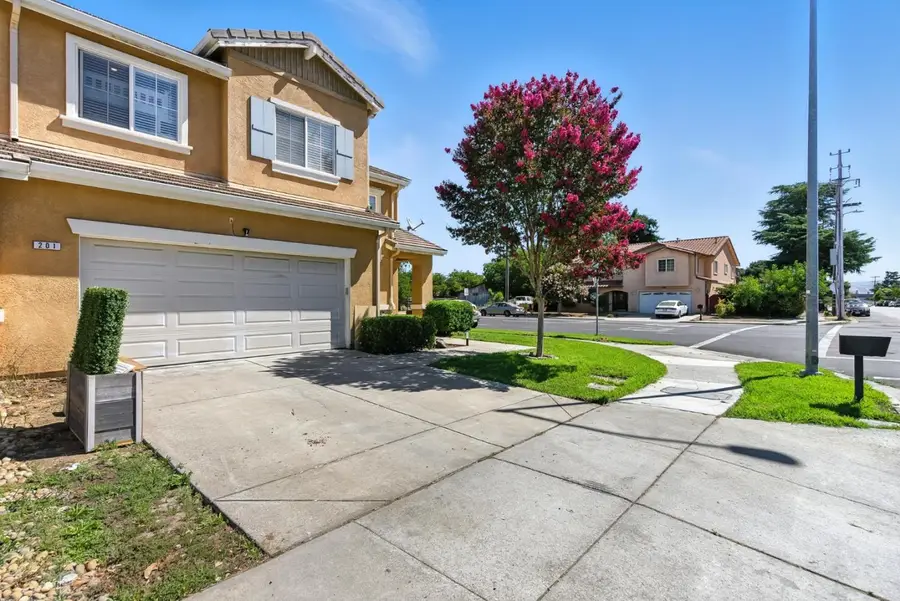 201 Ronan Avenue, Gilroy, CA 95020 - Image #2