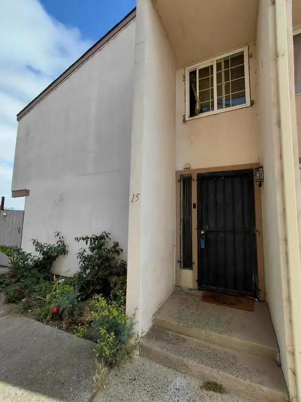 916 Acosta Plaza #15, Salinas, CA 93905