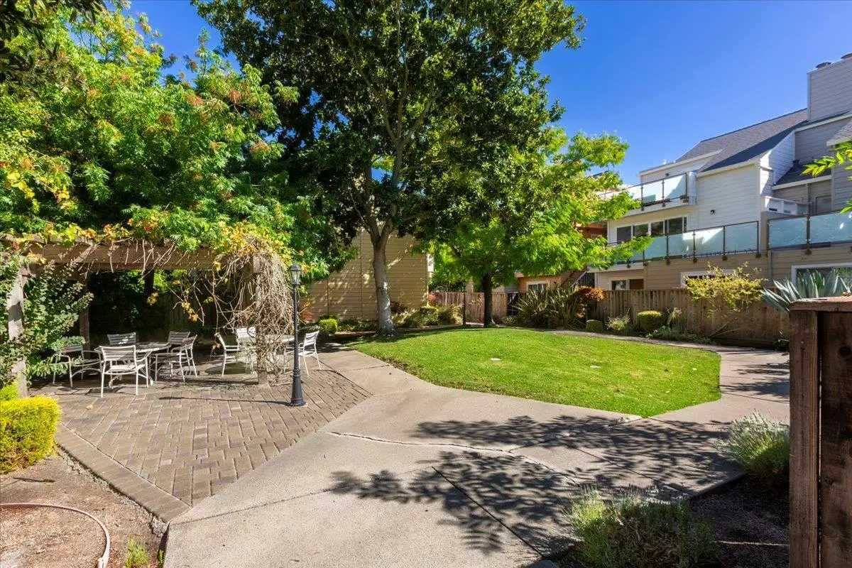 363 N Rengstorff Avenue #5, Mountain View, CA 94043 - Image #1