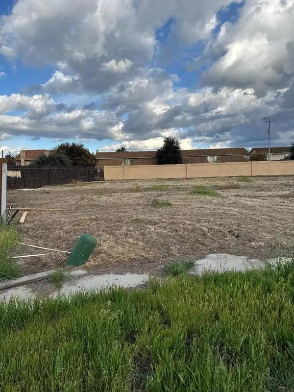 1528 Sarba Court, Los Banos, CA 93635