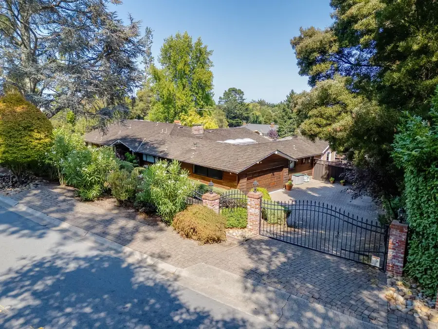 530 Darrell Road, Hillsborough, CA 94010 - Image #2