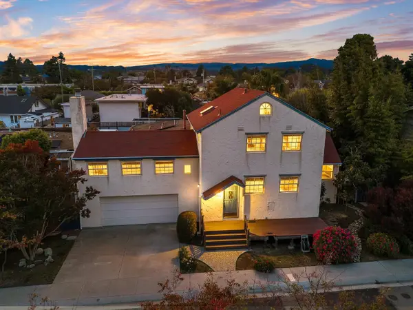 1735 Matthews Lane, Santa Cruz, CA 95062