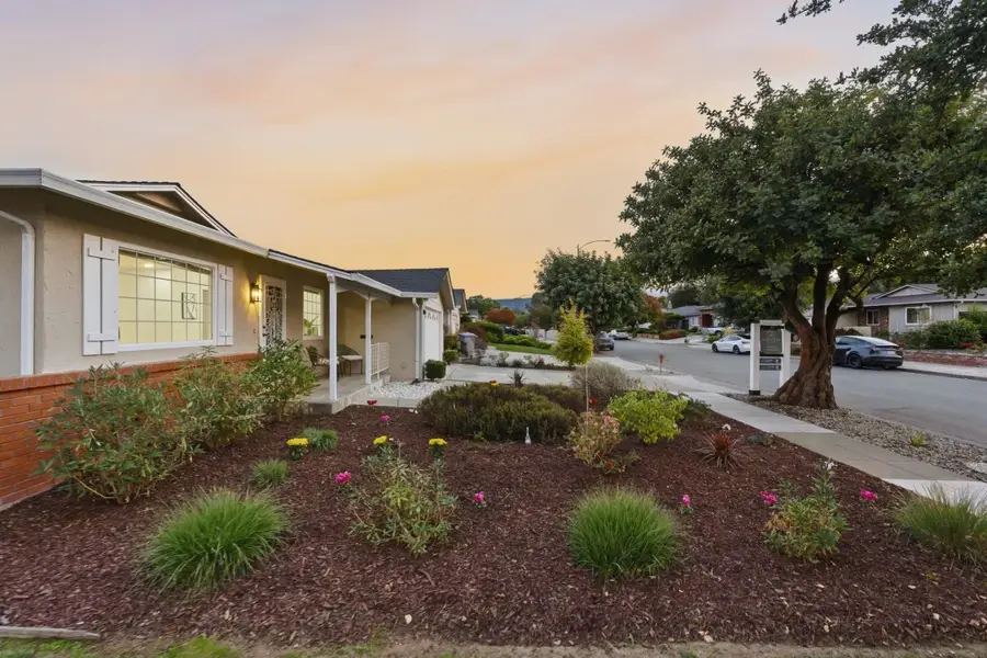 1060 Weyburn Lane, San Jose, CA 95129 - Image #2