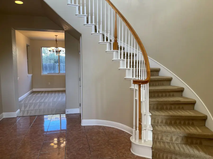 8747 Gessnger Dr, Elk Grove, CA 95624 - Image #2