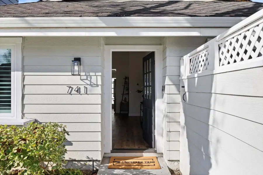 741 Newport Circle, Redwood City, CA 94065 - Image #2