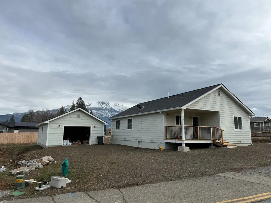 1523 Alameda Avenue, Weed, CA 96094 - #2