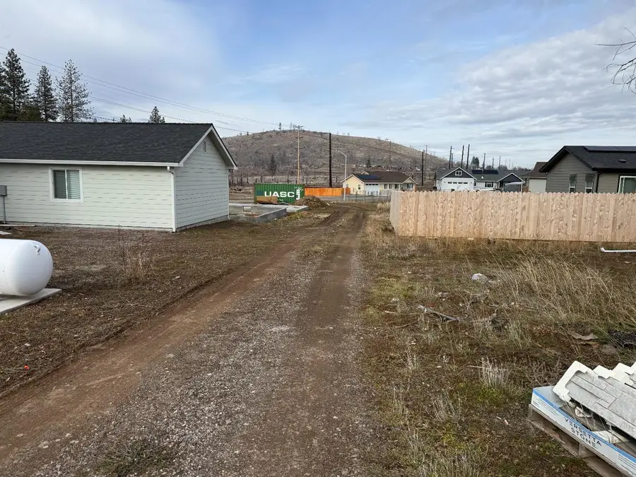 1523 Alameda Avenue, Weed, CA 96094 - #3