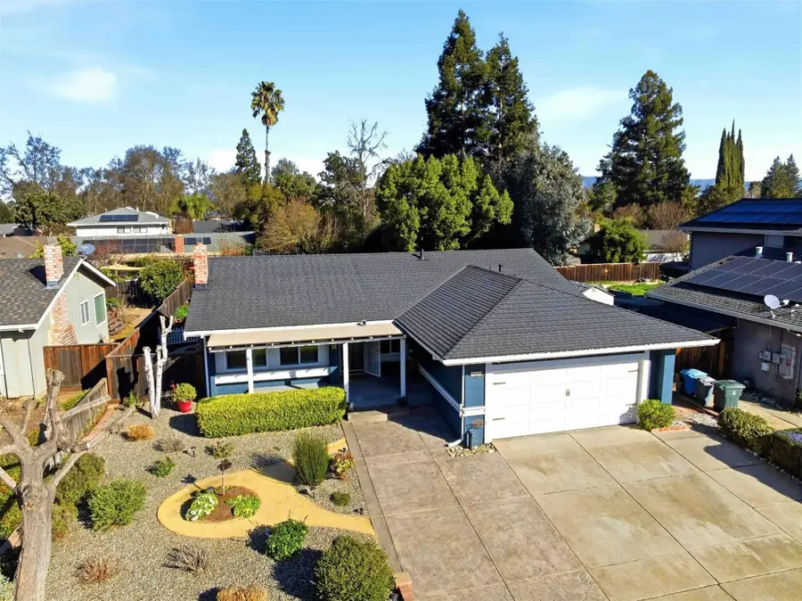 925 Blake Court, Gilroy, CA 95020 - Image #2