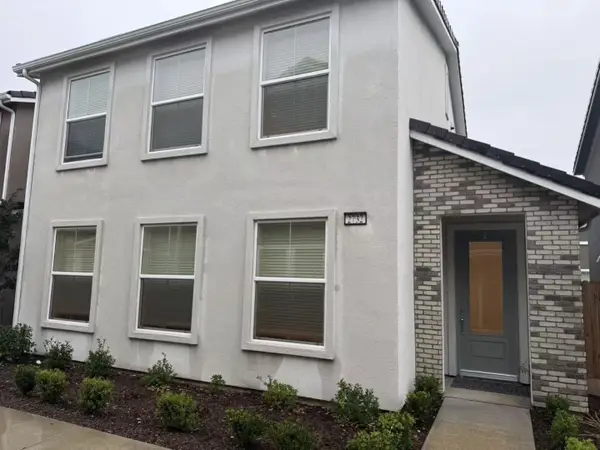 2732 E Teaberry Drive, Fresno, CA 93730