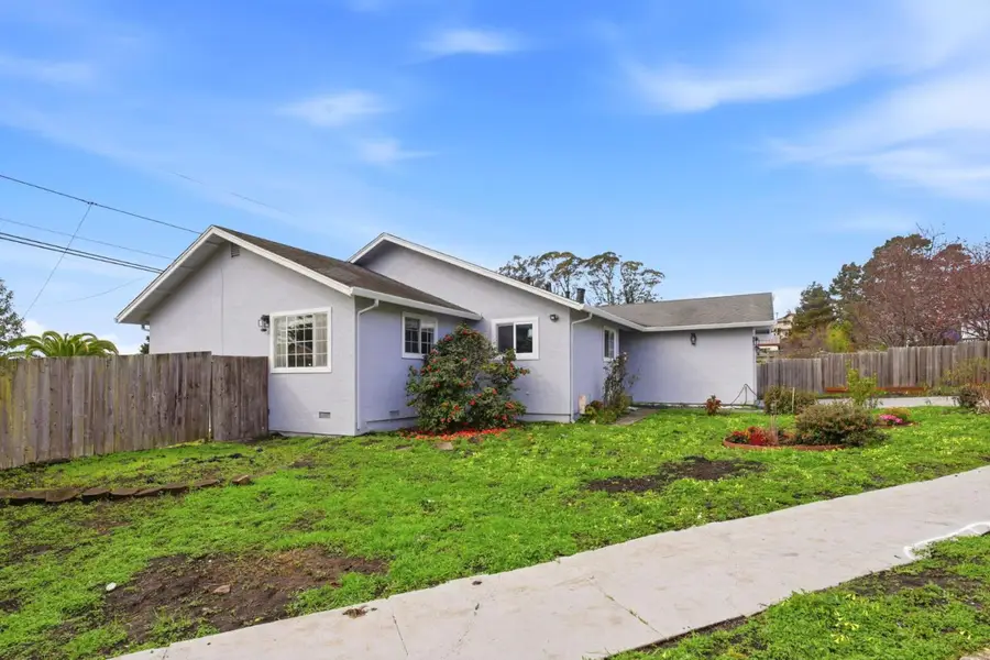 423 Montecito Avenue, El Granada, CA 94018 - #3