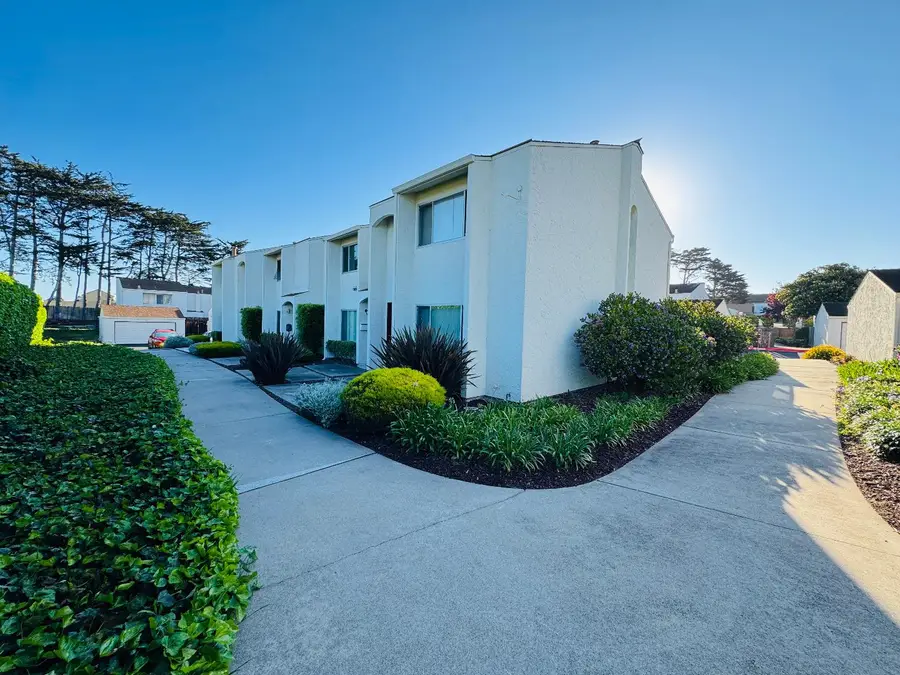 3137 Seacrest Avenue #5, Marina, CA 93933 - #2
