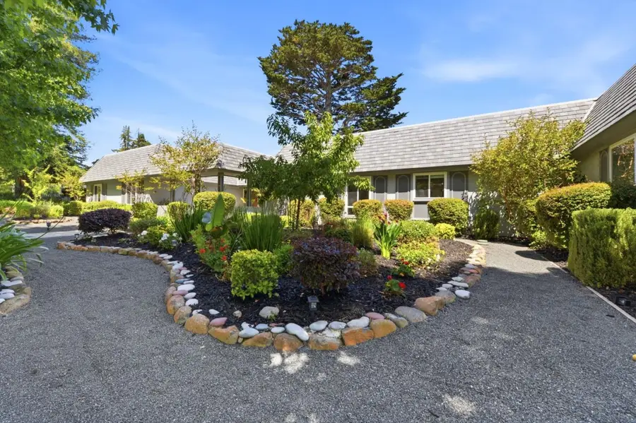 2140 Carmelita Avenue, Hillsborough, CA 94010 - #2