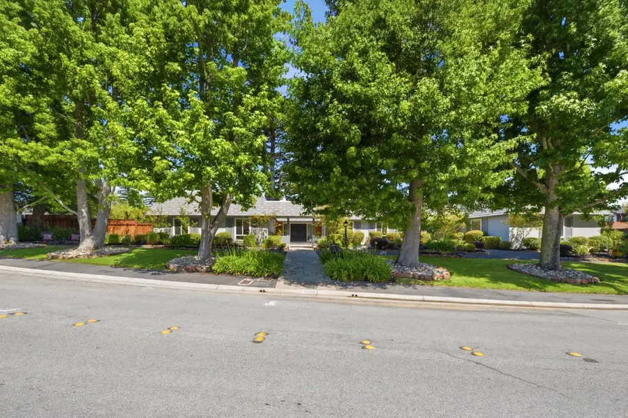 2140 Carmelita Avenue, Hillsborough, CA 94010 - #3